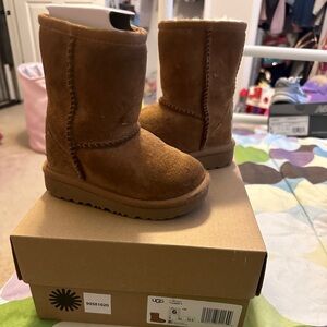 Ugg size 6c kids gently worn. Chestnut brown